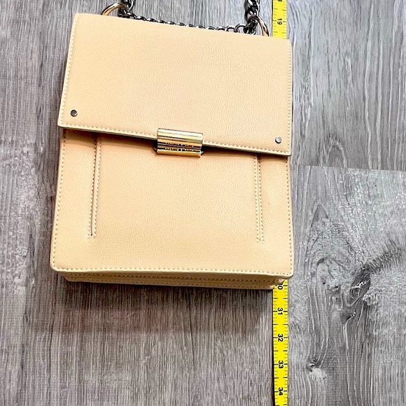 Charles & Keith Yellow Butter Cream Silver Chain Messenger Bag Crossbody Purse - Picture 14 of 15